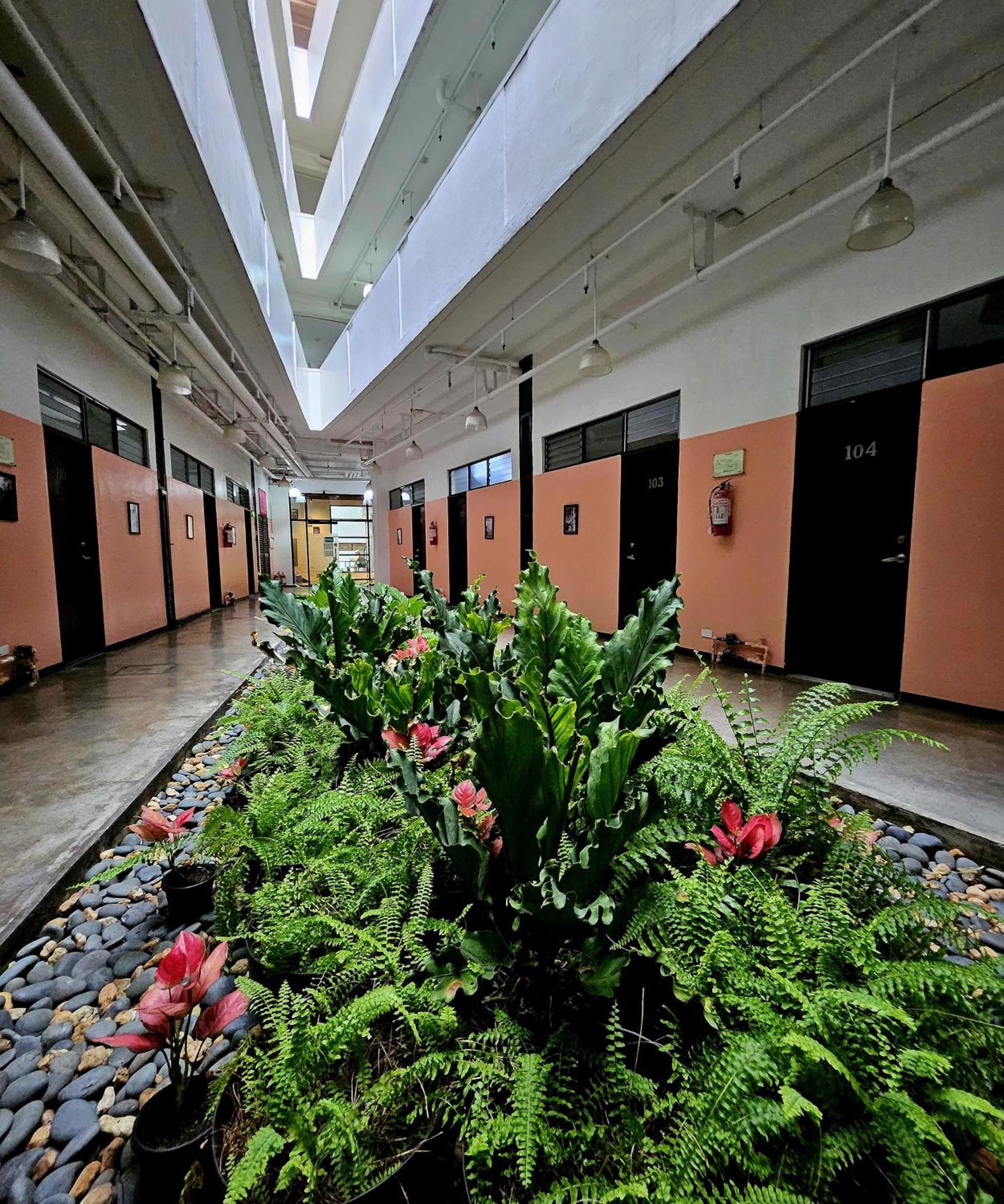 Monchere Dormitory Манила Экстерьер фото