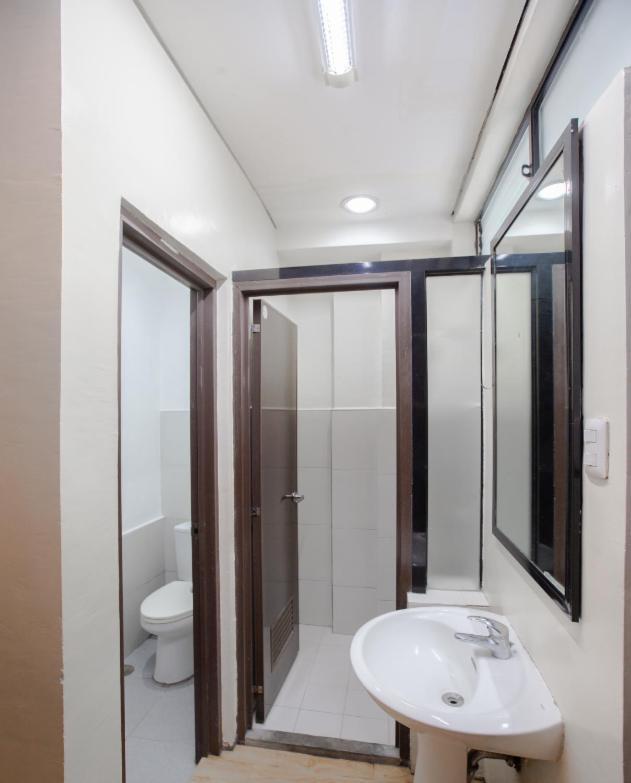 Monchere Dormitory Манила Экстерьер фото